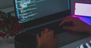 TypeScript – co to jest, czym różni się od JavaScript i dlaczego warto go używać