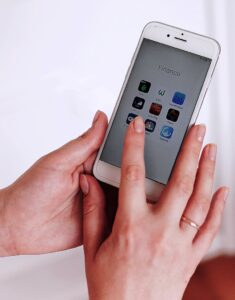 Aplikacje społecznościowe na ekranie smartfona