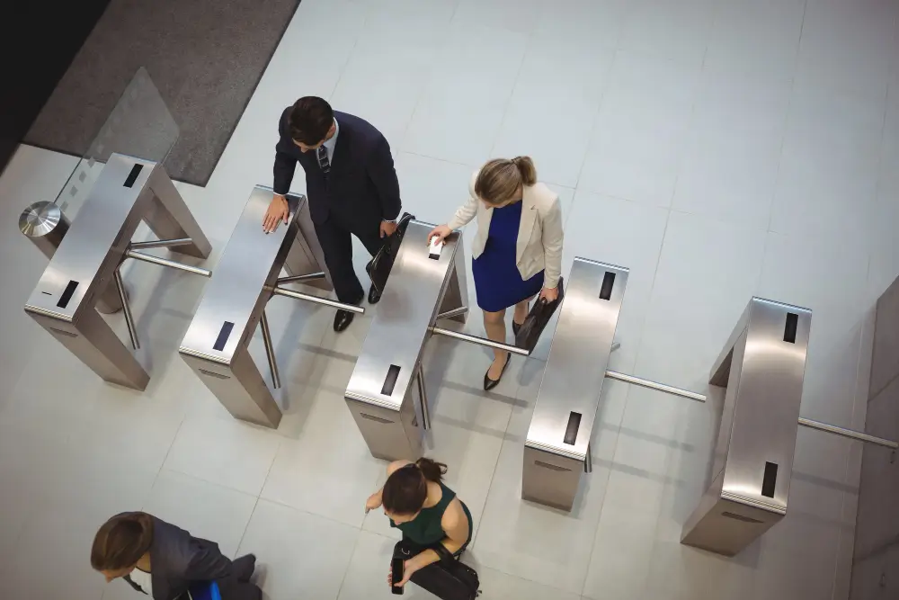 Terminal pasażerski – przewodnik, który pozwoli ominąć kolejki i stres przed wylotem