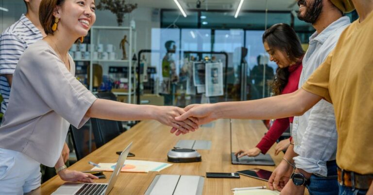 Startup co to oznacza i jak działa nowoczesny biznes