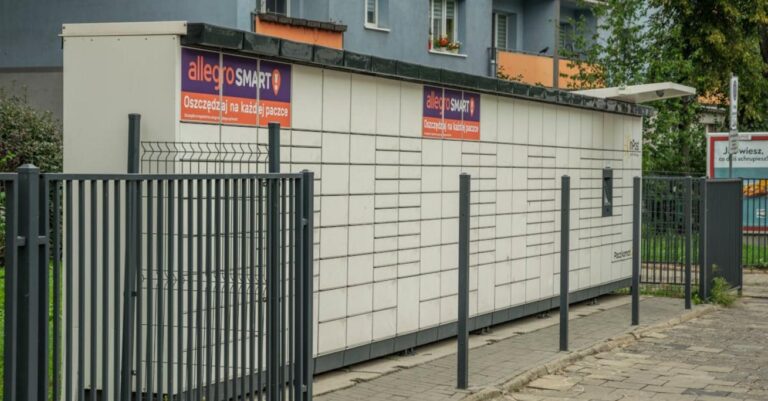 Jak nadać paczkę w paczkomacie InPost – krok po kroku, cena i wymiary (2026)
