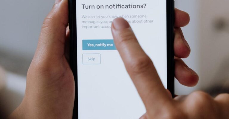 Jak wyłączyć powiadomienia w przeglądarce — Chrome, Edge, Firefox (komputer i telefon)