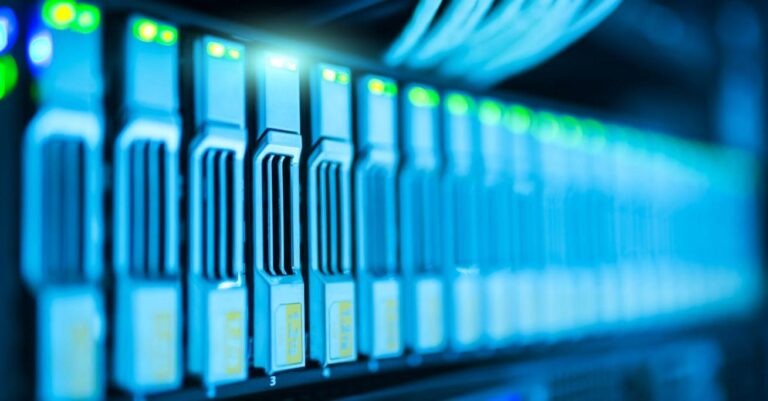 MySQL – co to jest, jak działa i jak zarządzać bazą danych na hostingu