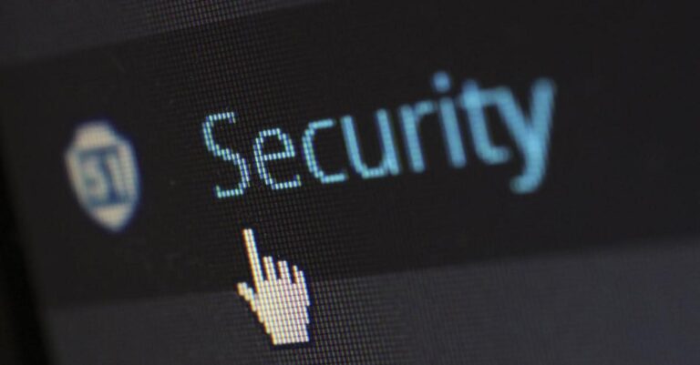 WAF (Web Application Firewall) – co to jest, jak chroni stronę i czy potrzebujesz go w 2026