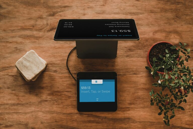 Płatność zbliżeniowa telefonem przy terminalu, Apple Pay i Google Pay w sklepie