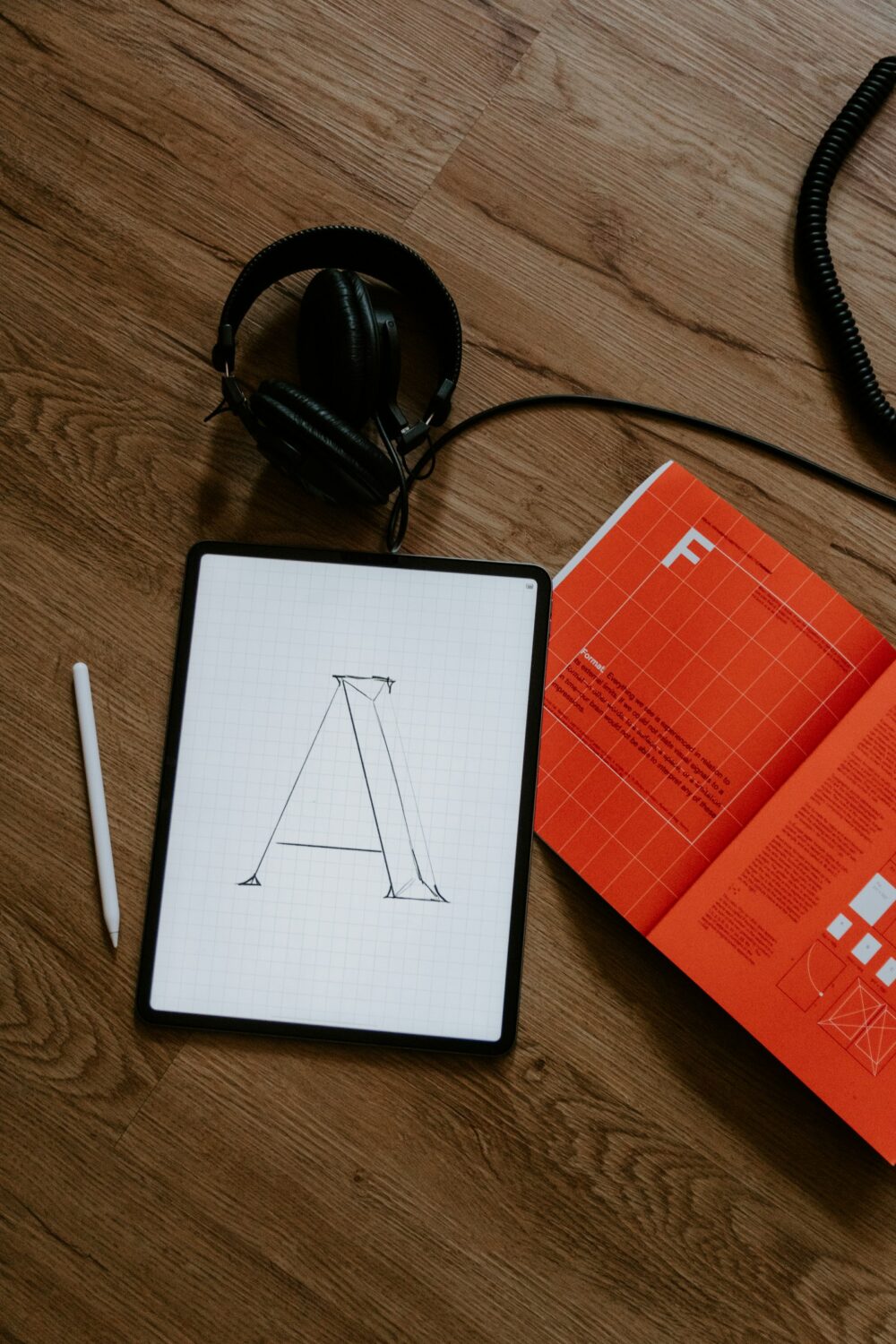Projektowanie grafiki w narzędziu Canva na ekranie komputera