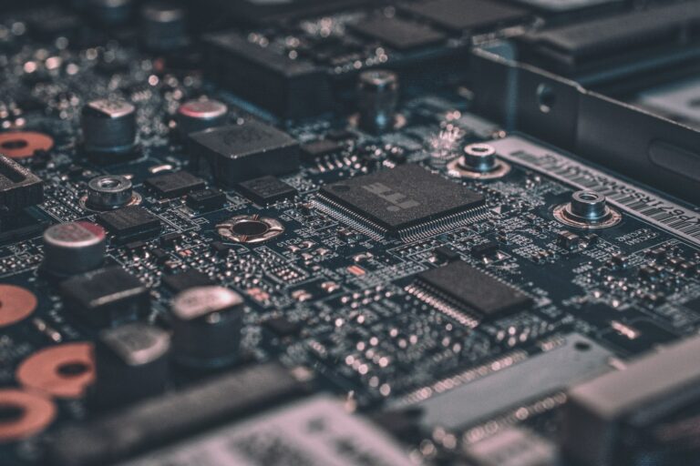 Moduły pamięci RAM, ilustracja różnic DDR3 DDR4 DDR5