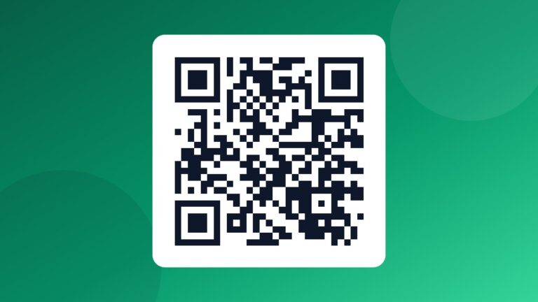 Kod QR prowadzący do strony seomantyczny.pl na zielonym tle
